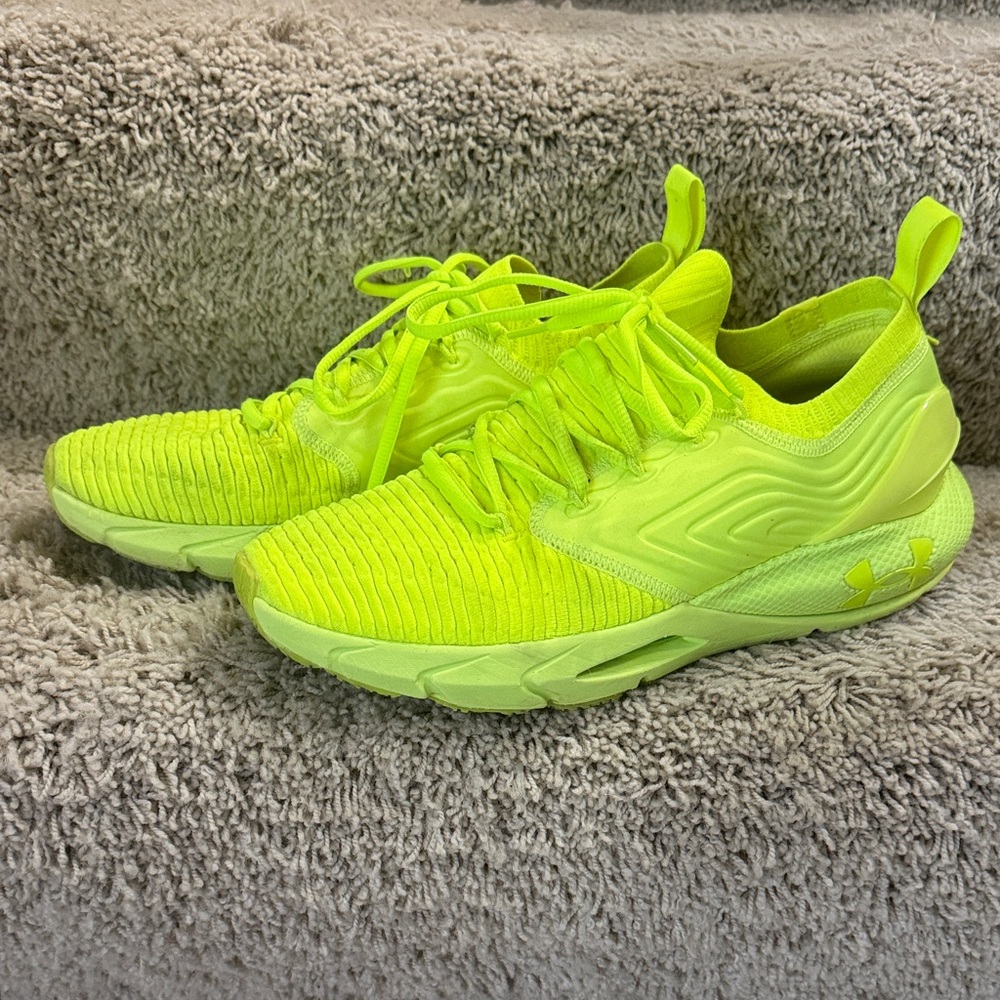 Under Armour Men’s Shoes Sneakers Size 9.5 bright neon color